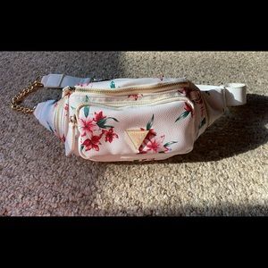Guess Fannypack